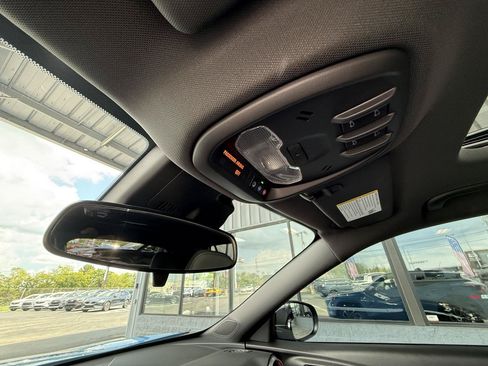Used 2024 Chevrolet Trax RS w/ Sunroof Package FWD image 28