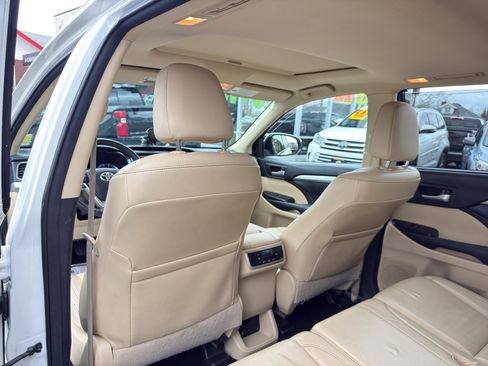 Used 2015 Toyota Highlander XLE AWD/4WD image 14