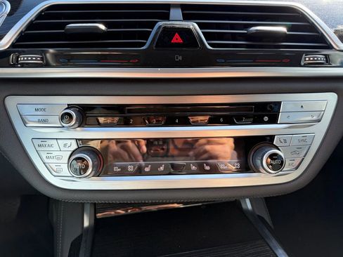 Used 2016 BMW 750i image 27