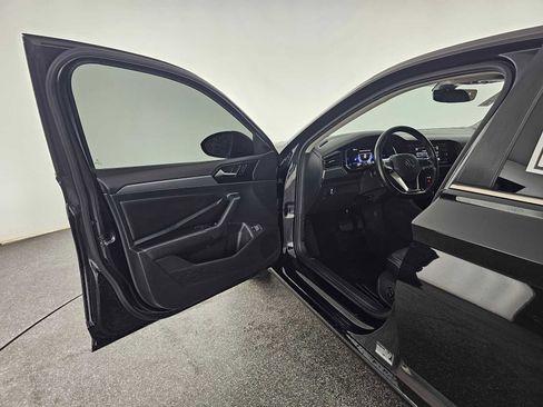 Used 2022 Volkswagen Jetta SE image 19