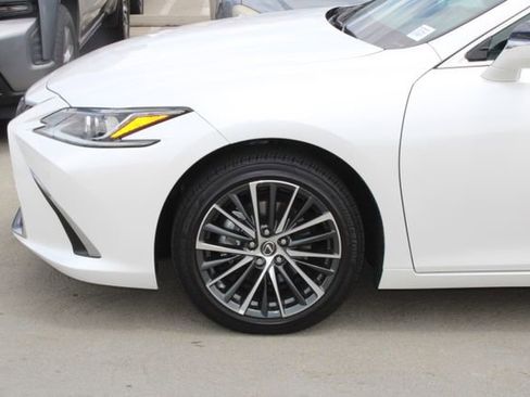 Certified 2025 Lexus ES 350 w/ Premium Package FWD image 4