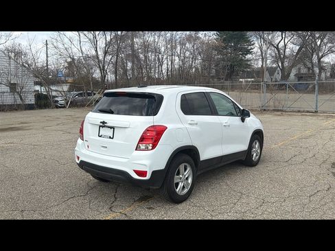 Used 2021 Chevrolet Trax LS w/ Tint and Cruise Package FWD image 5