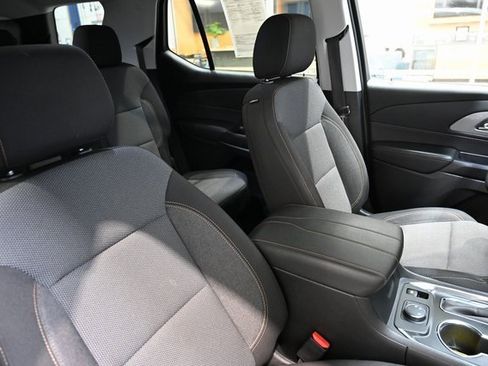 Used 2021 Chevrolet Traverse LT image 8