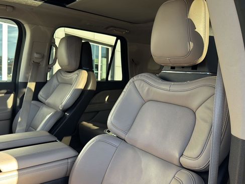 Used 2022 Lincoln Navigator L Reserve image 25
