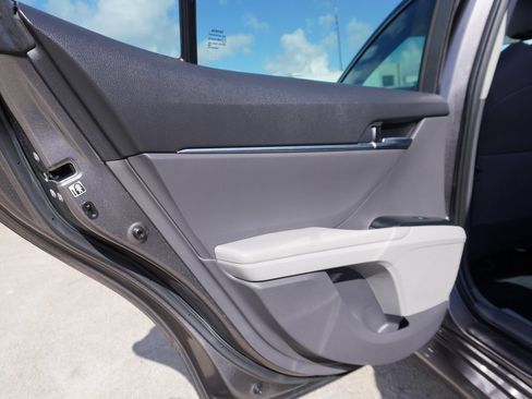 Used 2019 Toyota Camry LE image 18