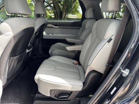 Used 2024 Hyundai Palisade SEL FWD image 29