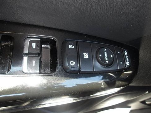Used 2021 Kia Sportage S w/ S AWD Premium Package image 17
