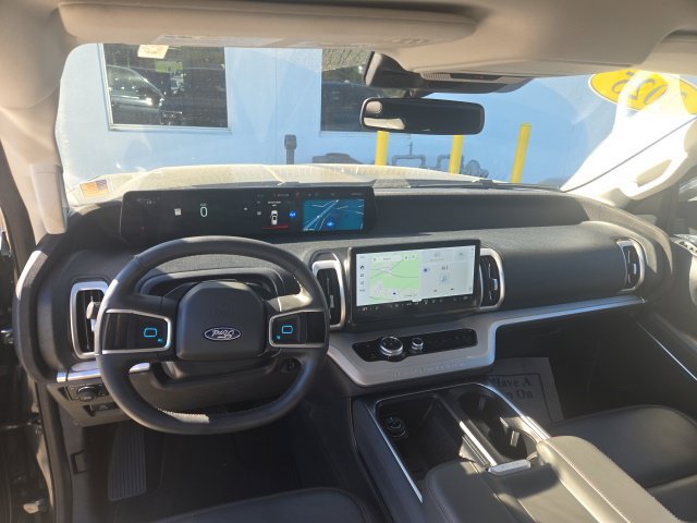 Used 2025 Ford Expedition Active AWD/4WD image 41