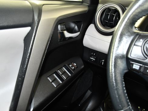 Used 2016 Toyota RAV4 XLE AWD/4WD image 31