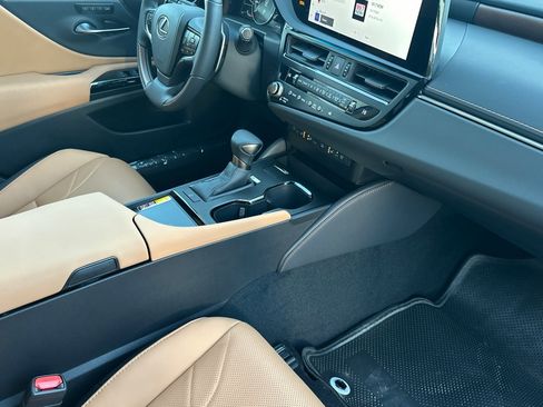 New 2025 Lexus ES 350 Luxury image 12