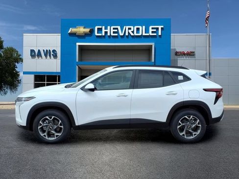 New 2026 Chevrolet Trax LT w/ LT Convenience Package FWD image 6