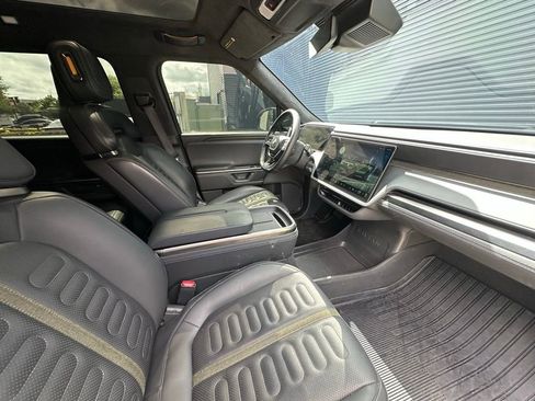 Used 2025 Rivian R1S Adventure AWD/4WD image 36