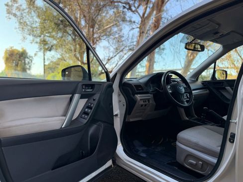 Used 2014 Subaru Forester 2.5i Premium w/ Popular Package #2 AWD/4WD image 8