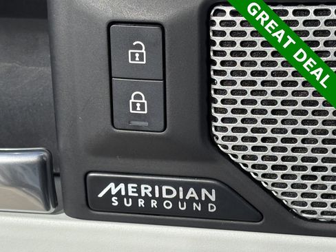 Used 2023 Land Rover Defender 130 SE image 32