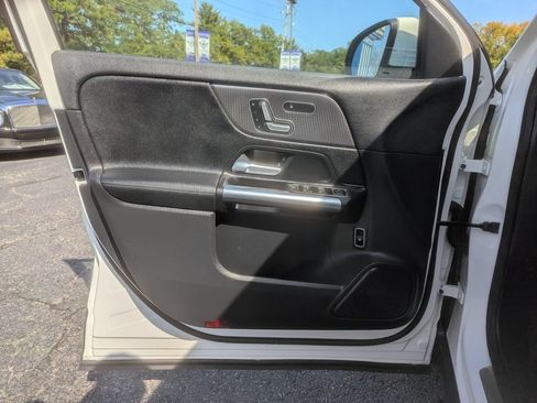 Used 2021 Mercedes-Benz GLA 250 4MATIC image 11
