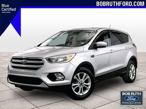 Used 2017 Ford Escape SE w/ SE Cold Weather Package AWD/4WD image 1