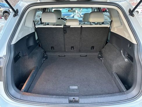 Used 2018 Volkswagen Tiguan SE w/ Panoramic Sunroof Package image 24