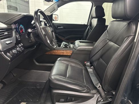 Used 2020 Chevrolet Suburban Premier image 18