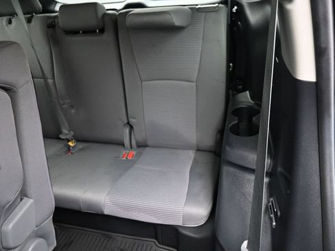 Used 2023 Toyota Highlander LE FWD image 22