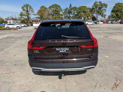 Used 2018 Volvo V90 T5 Cross Country w/ Convenience Package image 8