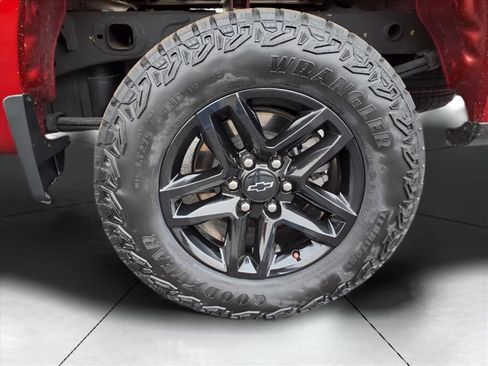 Used 2024 Chevrolet Silverado 1500 LT Trail Boss image 16