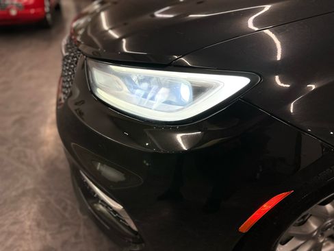 Used 2022 Chrysler Pacifica Touring-L image 9