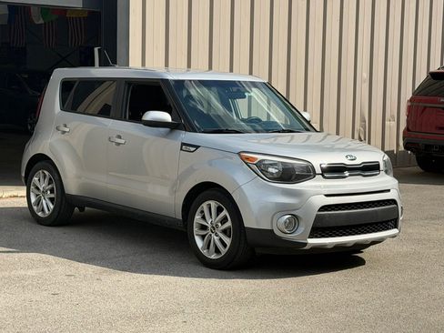 Used 2017 Kia Soul + FWD image 4