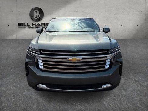 Used 2023 Chevrolet Suburban High Country w/ Premium Package 2 AWD/4WD image 2
