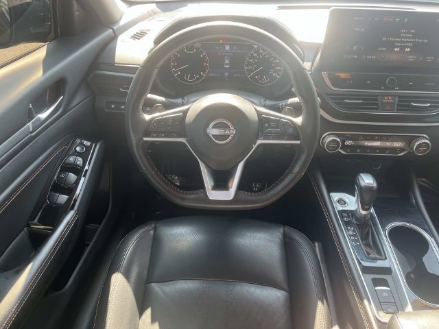 Used 2023 Nissan Altima 2.0 SR FWD image 13