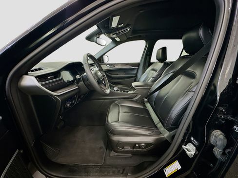 Used 2024 Jeep Grand Cherokee Limited 4xe w/ Trailer Tow Package AWD/4WD image 13