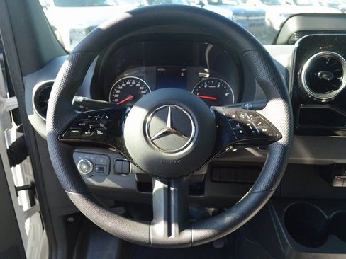 Used 2025 Mercedes-Benz Sprinter 2500 image 2