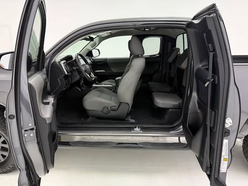 Used 2022 Toyota Tacoma SR5 w/ SR5 Appearance Package (SM) AWD/4WD image 30