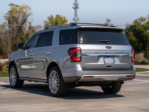 Used 2024 Ford Expedition Limited image 5