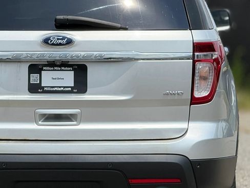 Used 2015 Ford Explorer XLT w/ Equipment Group 201A AWD/4WD image 14