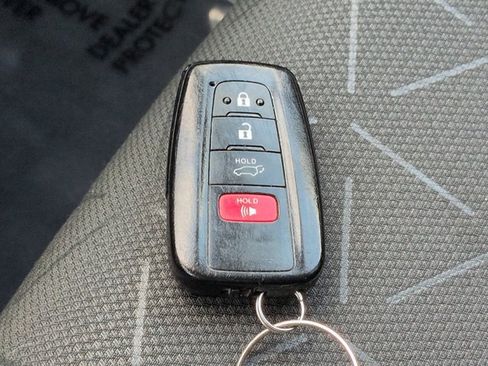 Used 2024 Toyota RAV4 XLE w/ Convenience Package FWD image 30