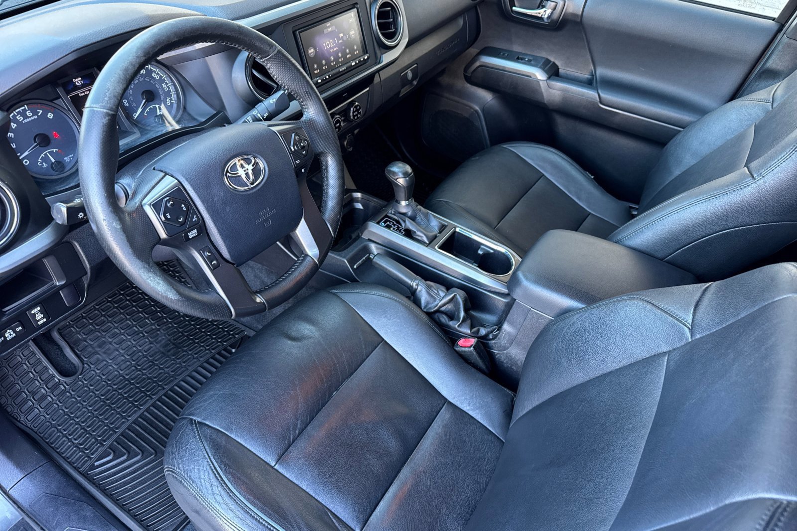 Used 2016 Toyota Tacoma TRD Off-Road w/ Exterior Package AWD/4WD image 13