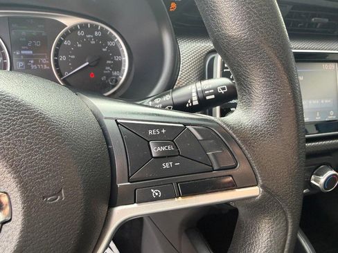 Used 2020 Nissan Kicks S image 23