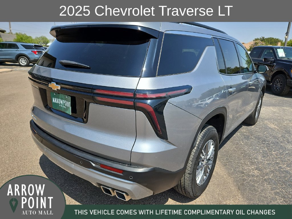 Used 2025 Chevrolet Traverse LT FWD image 11