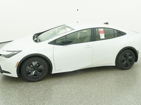 New 2026 Toyota Prius LE image 2