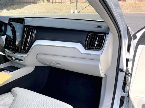 New 2026 Volvo XC60 T8 Ultra w/ Protection Package Premier image 28