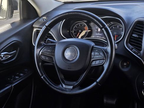 Used 2019 Jeep Cherokee Trailhawk image 16