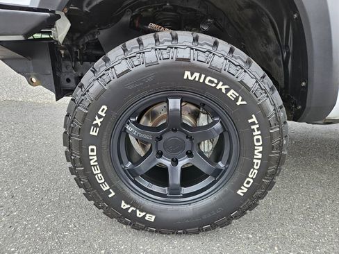 Used 2019 Toyota Tacoma TRD Off-Road AWD/4WD image 9