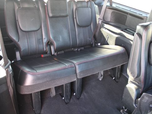 Used 2017 Dodge Grand Caravan GT image 7