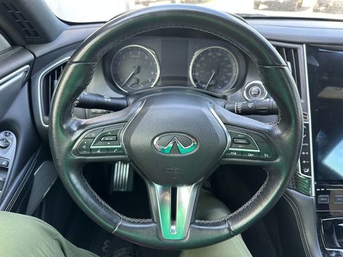 Used 2019 INFINITI Q60 3.0t Luxe RWD image 2