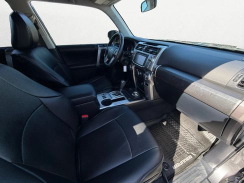 Used 2018 Toyota 4Runner SR5 AWD/4WD image 22