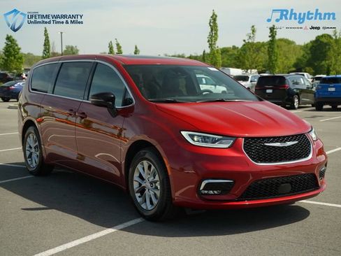 New 2026 Chrysler Pacifica Limited image 1