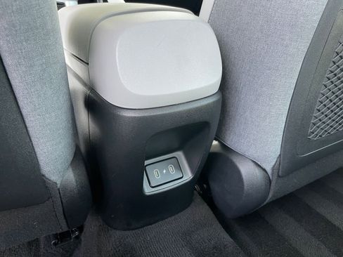 Used 2025 Hyundai Elantra Limited image 23