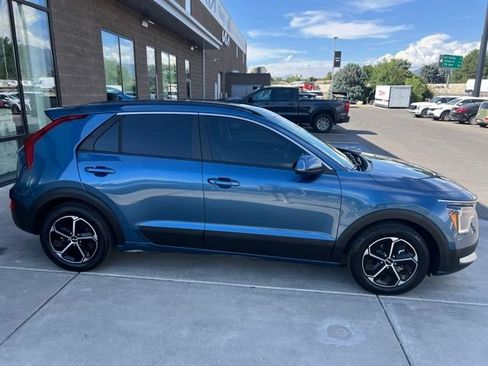 Used 2023 Kia Niro EX w/ EX Cold Weather Package FWD image 5
