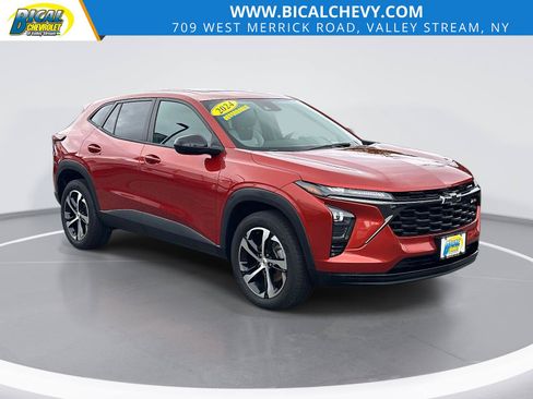 Used 2024 Chevrolet Trax RS w/ Sunroof Package FWD image 1