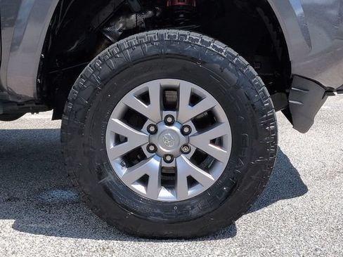 Used 2018 Toyota Tacoma SR5 RWD image 11
